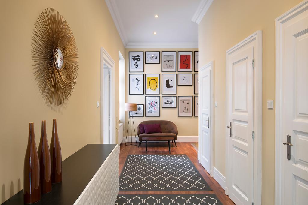 Kapital Inn Budapest Esterno foto