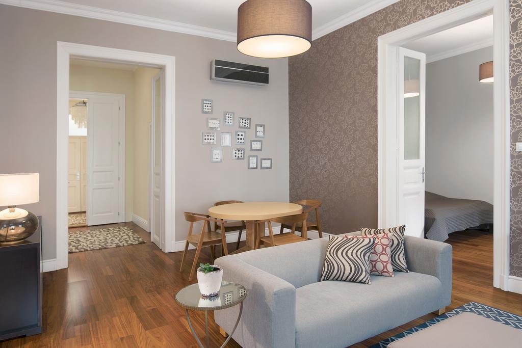 Kapital Inn Budapest Esterno foto